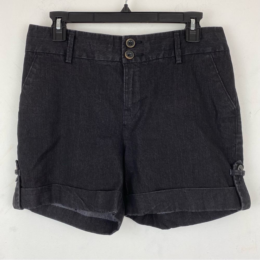 Cato size 8 Women’s Black Mid Rise Rolled Cuff Casual Shorts